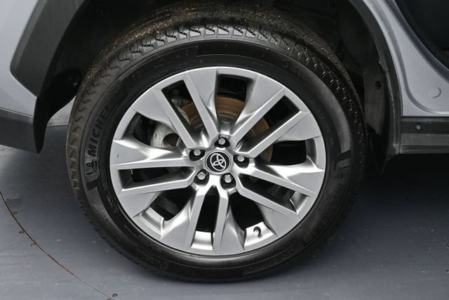 Used 2022 Toyota RAV4 XLE Premium AWD/4WD image 5