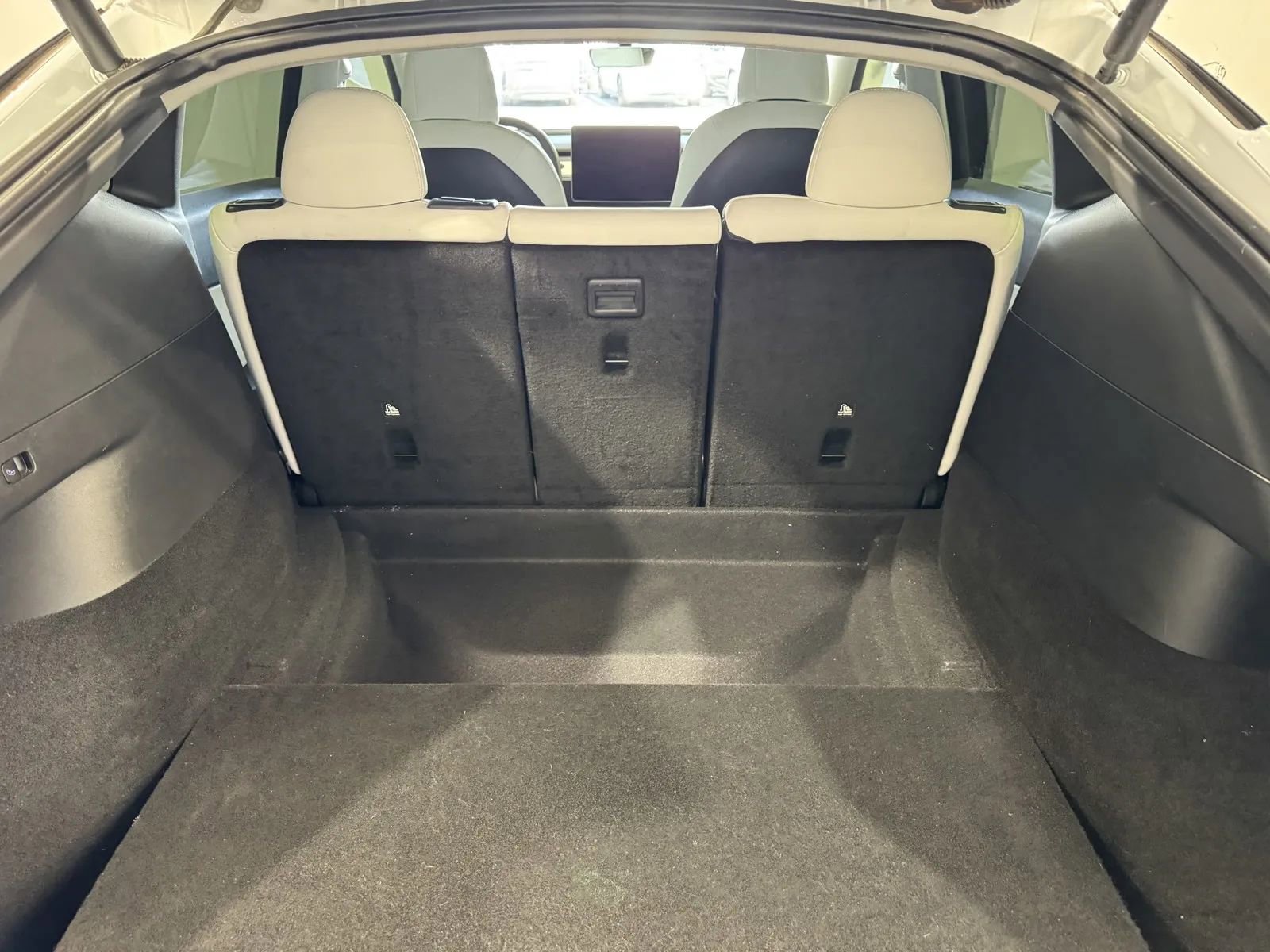 Used 2022 Tesla Model Y Long Range image 9