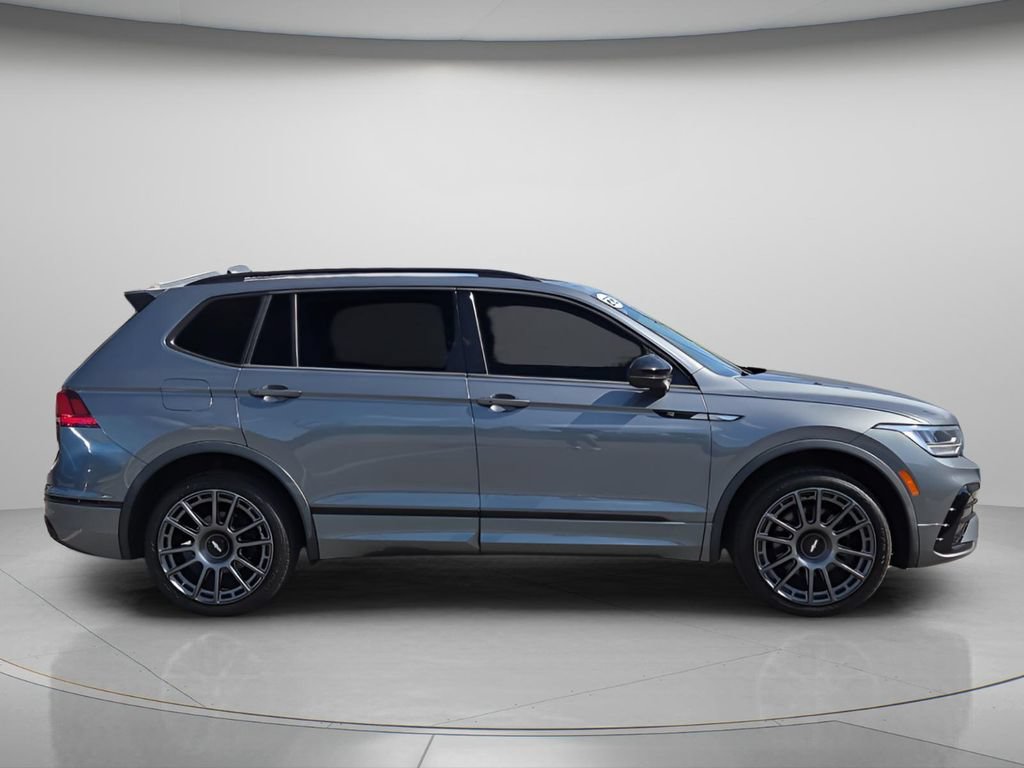 Used 2022 Volkswagen Tiguan SE R-Line FWD image 9