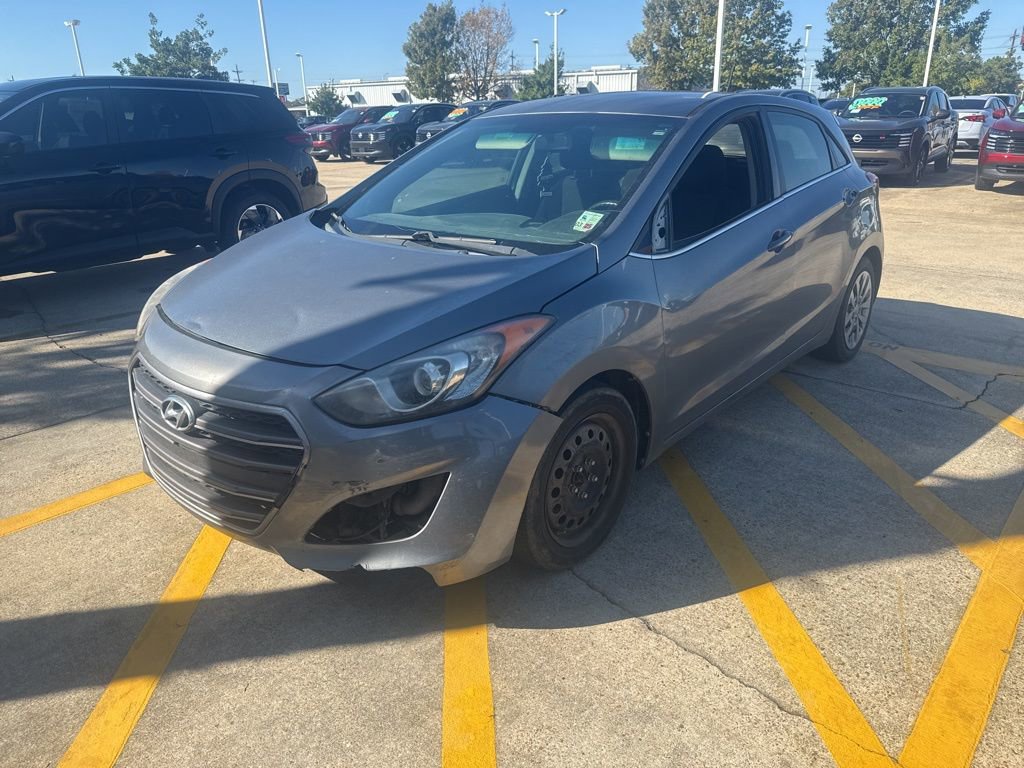 Used 2017 Hyundai Elantra GT image 1