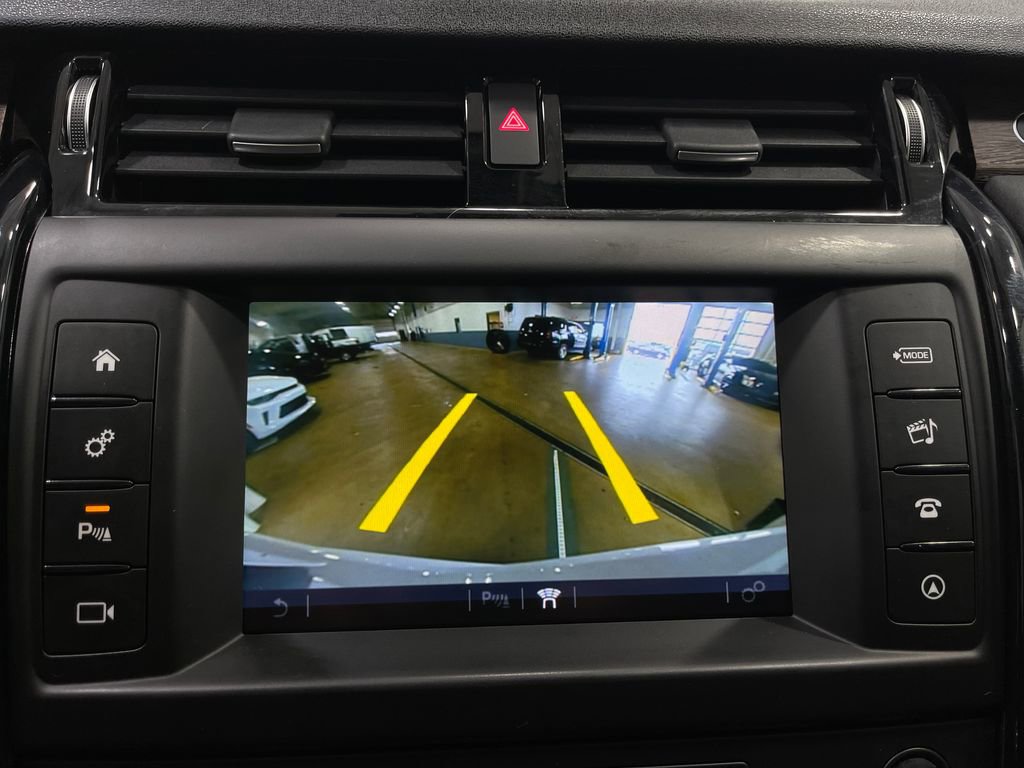 Used 2017 Land Rover Discovery SE image 11