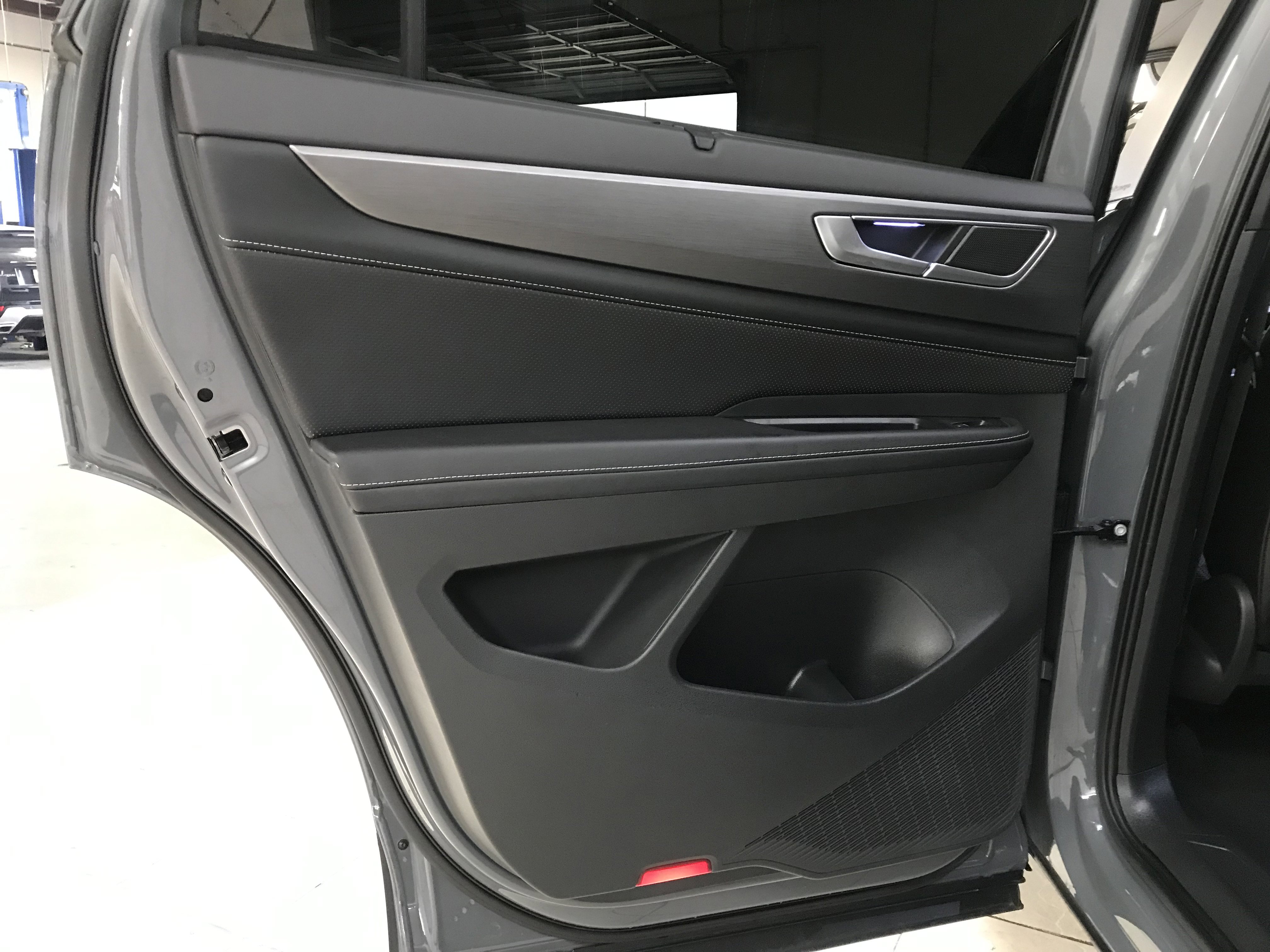 Used 2024 Volkswagen Atlas Cross Sport SE w/ Panoramic Sunroof Package FWD image 9