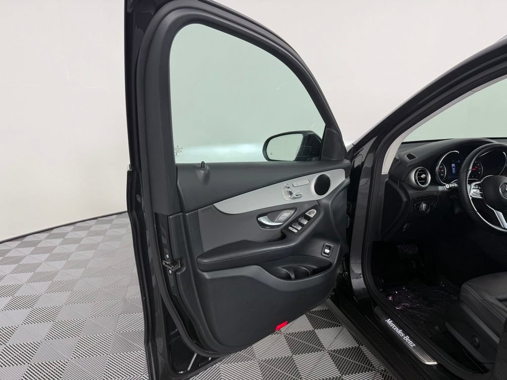 Used 2020 Mercedes-Benz GLC 300 4MATIC image 10