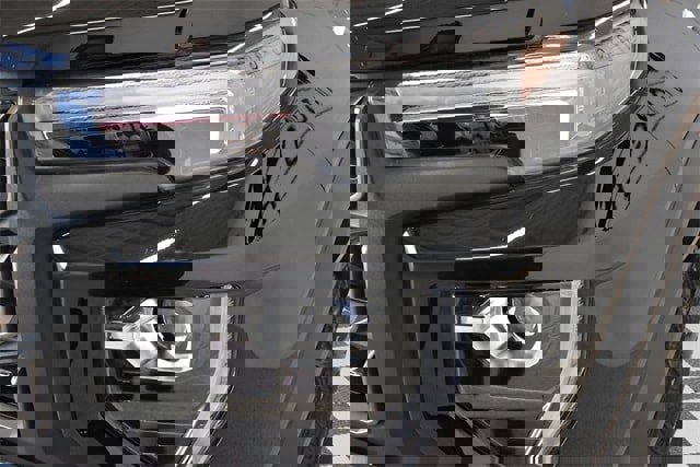 Used 2024 GMC Canyon AT4X image 17