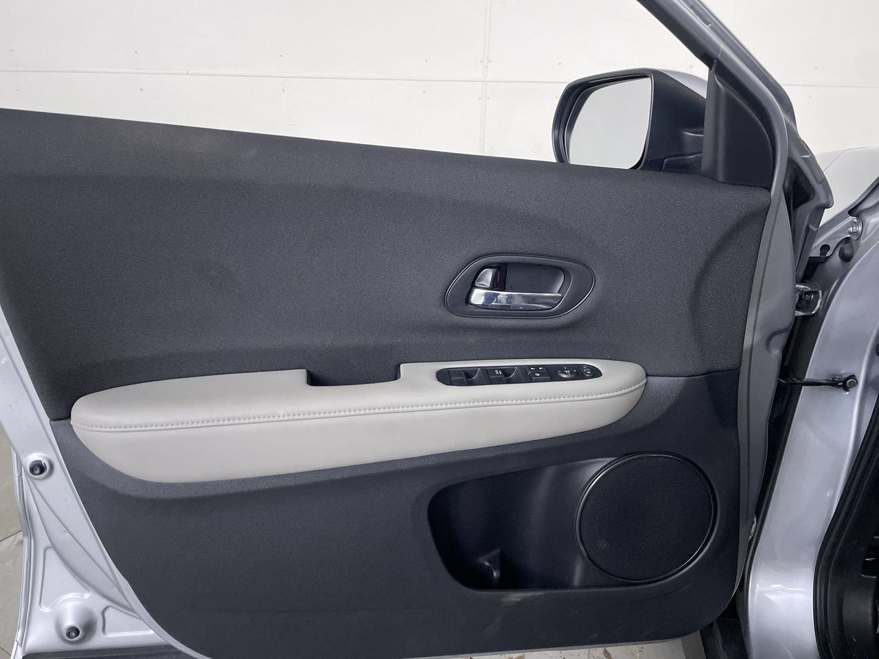 Used 2021 Honda HR-V LX image 10