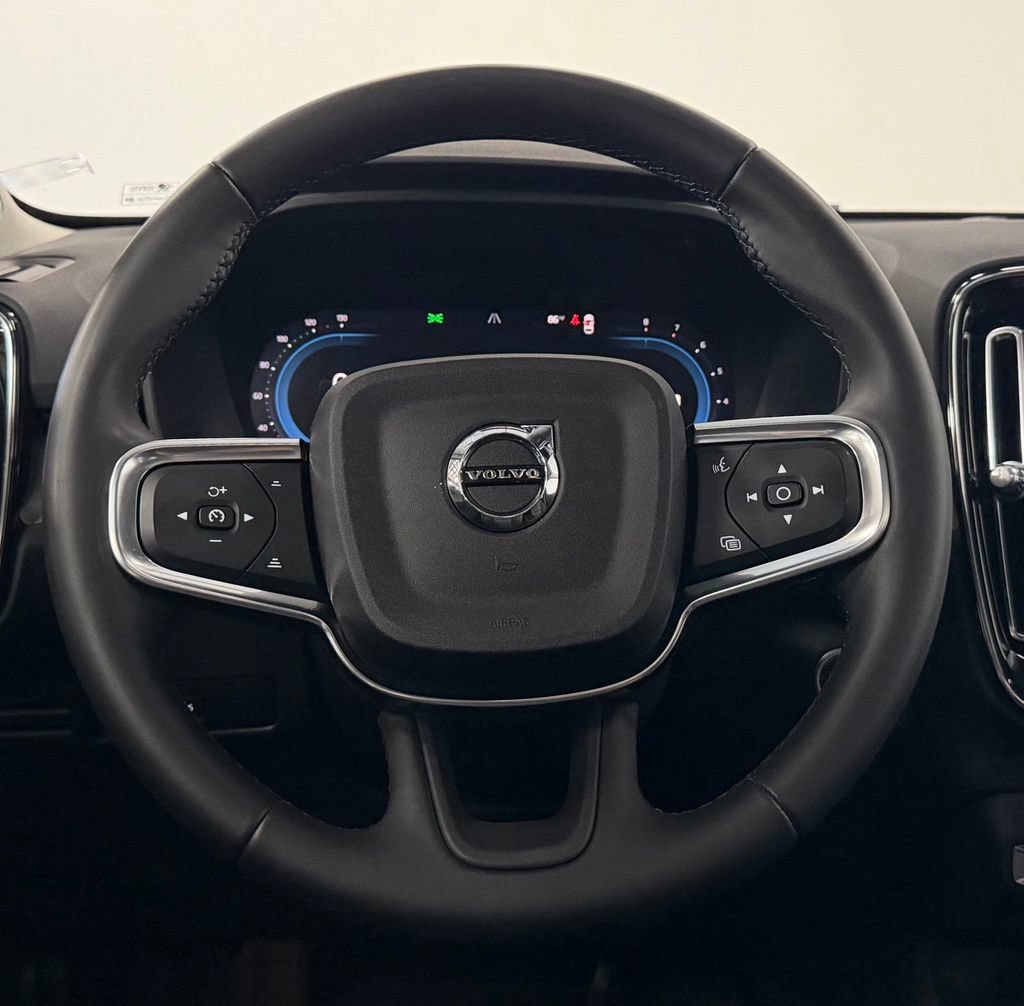 Used 2023 Volvo XC40 B5 Plus w/ Driver Assist Package AWD/4WD image 16