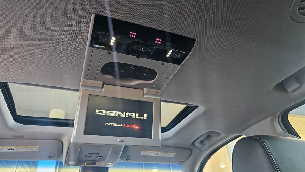 Used 2017 GMC Yukon Denali w/ Open Road Package RWD image 9