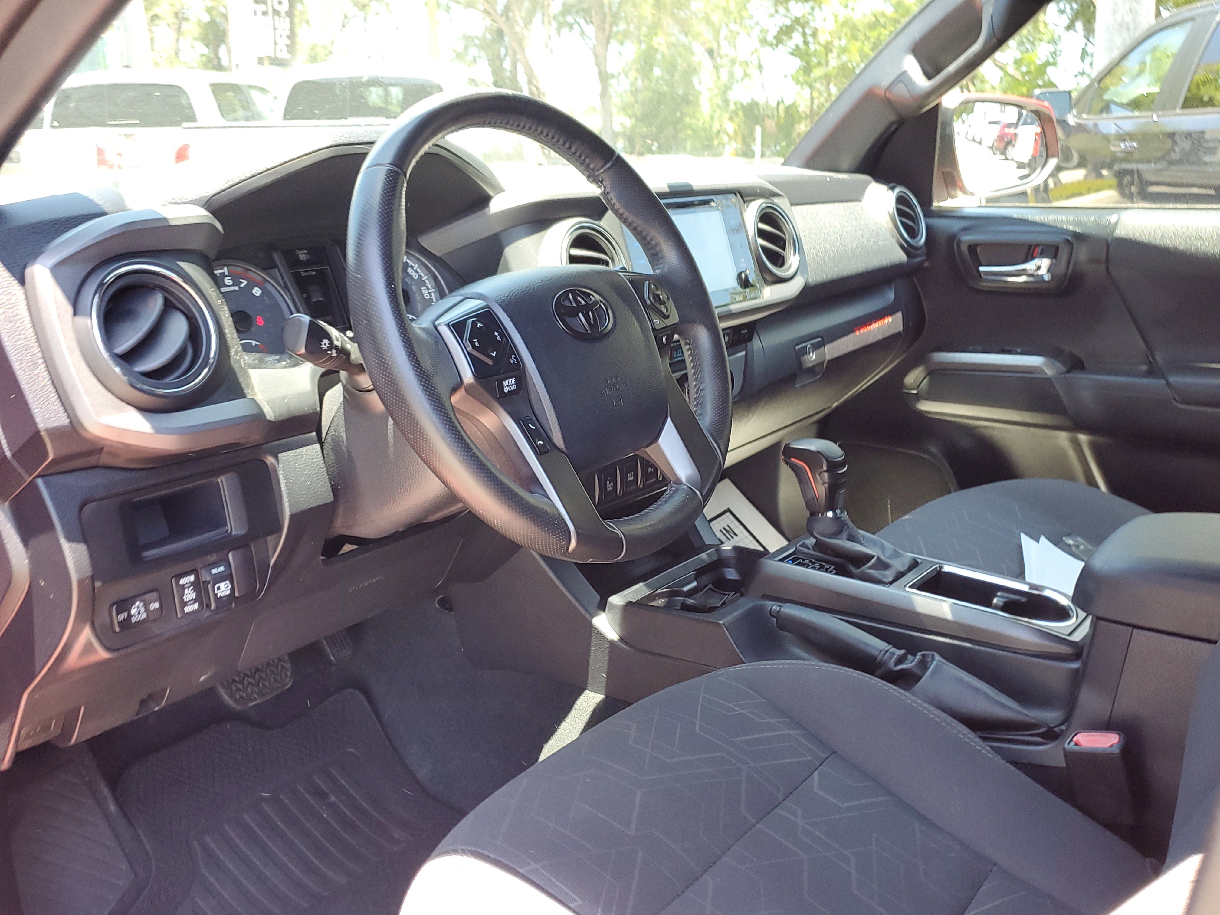 Used 2017 Toyota Tacoma TRD Sport w/ Premium & Technology Package image 14