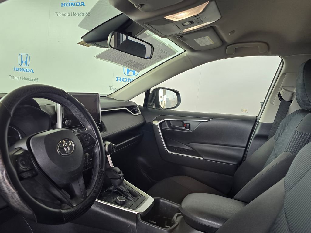 Used 2023 Toyota RAV4 LE AWD/4WD image 9