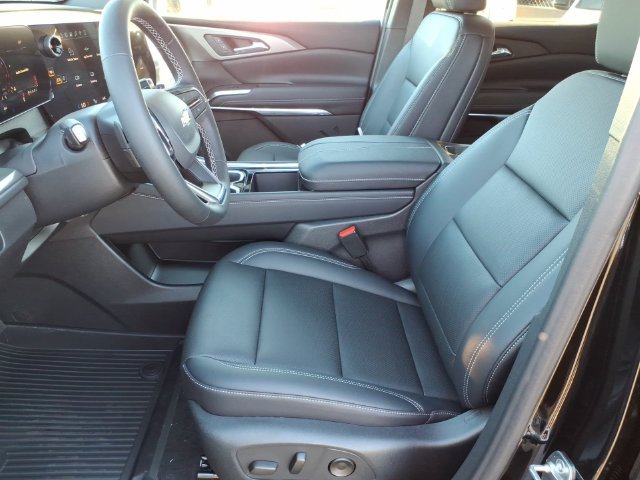 New 2027 Chevrolet Traverse LT w/ LPO, Floor Liner Package FWD image 6