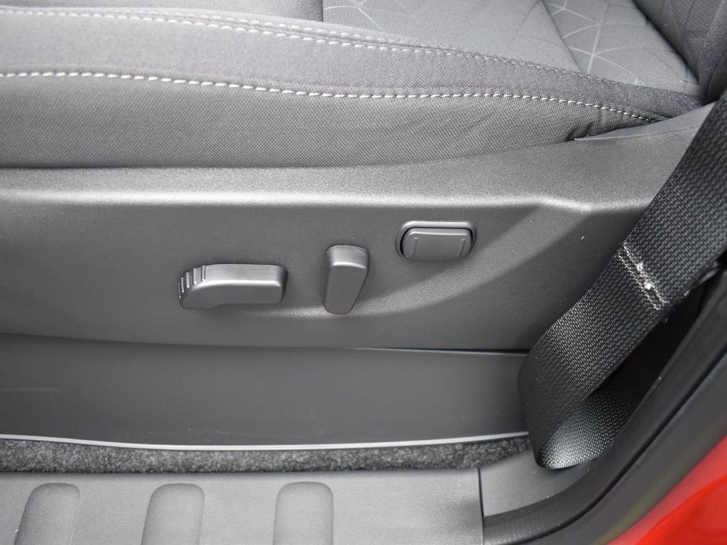 Certified 2025 Nissan Frontier SV w/ SV Convenience Package image 6