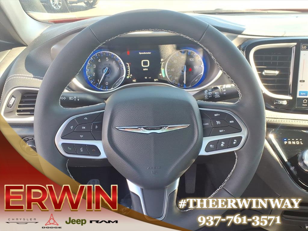 New 2026 Chrysler Pacifica Select image 15