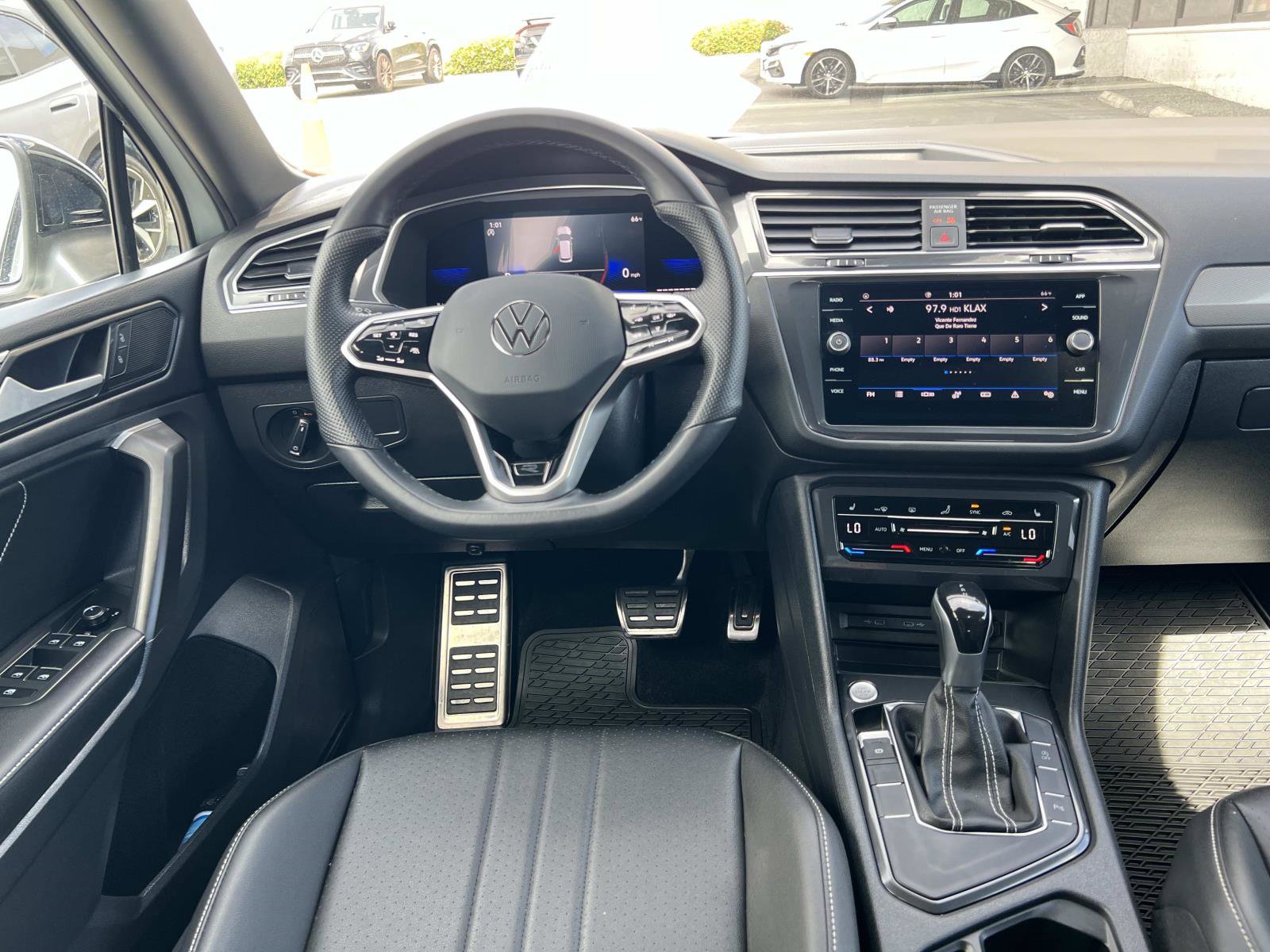 Used 2023 Volkswagen Tiguan SE R-Line image 7