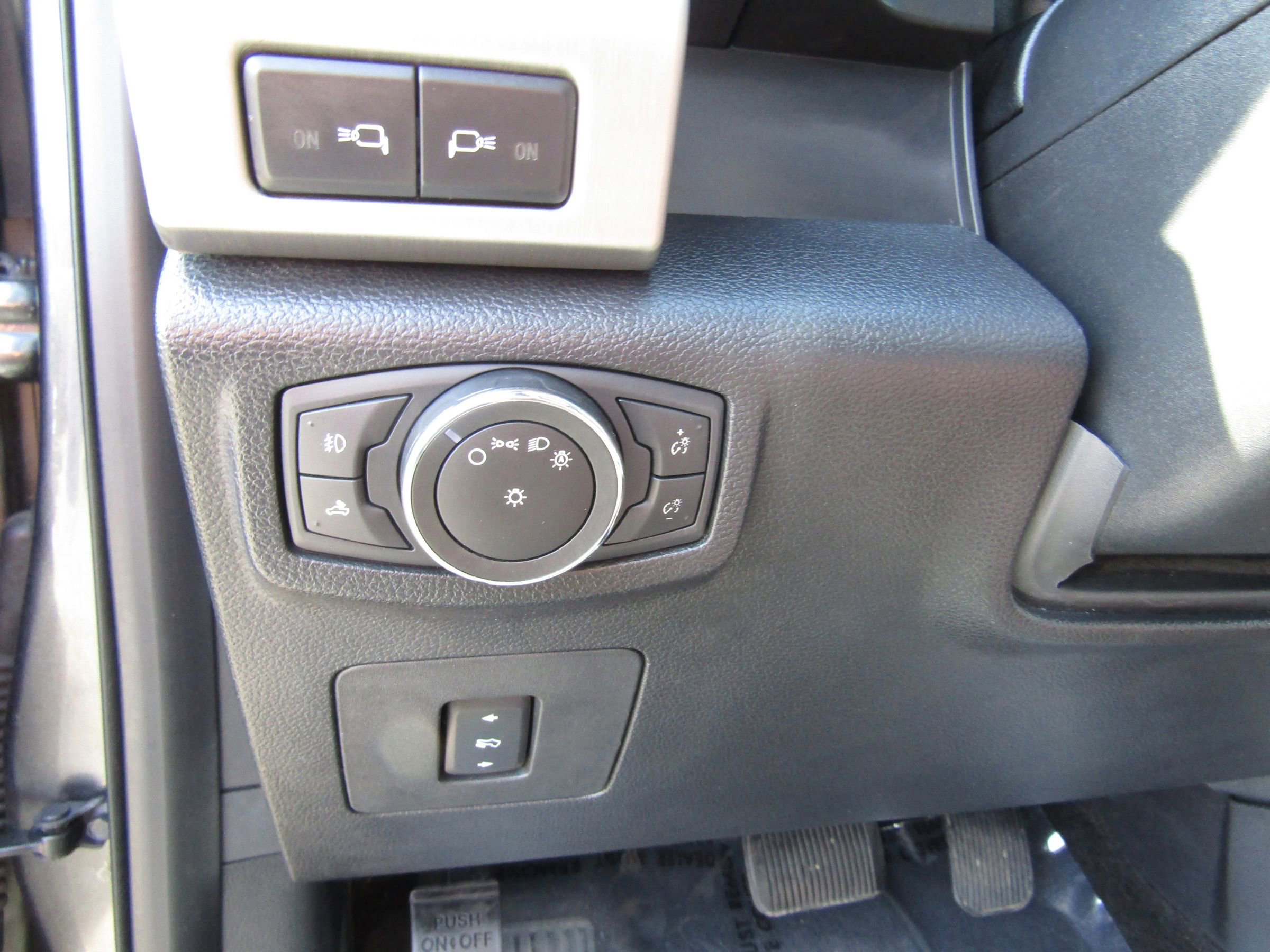 Used 2015 Ford F150 Platinum w/ Technology Package image 18