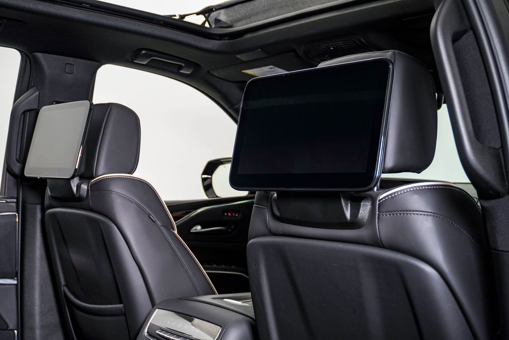 Used 2024 Cadillac Escalade Premium Luxury w/ Performance Package AWD/4WD image 18