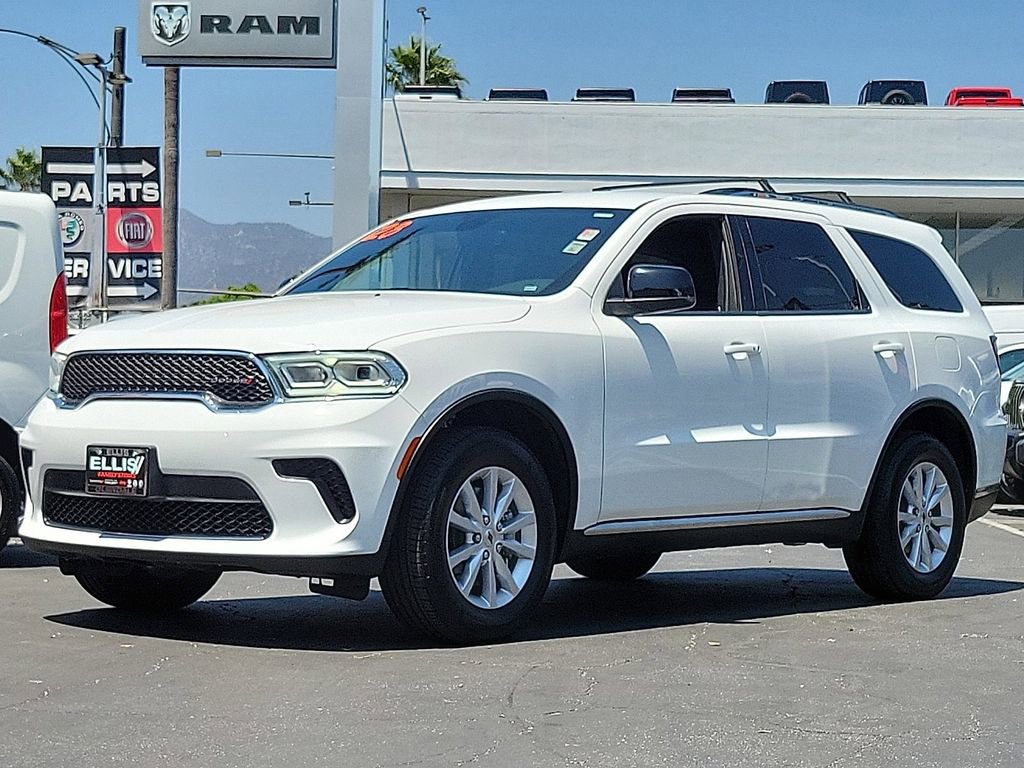 Used 2023 Dodge Durango SXT image 2