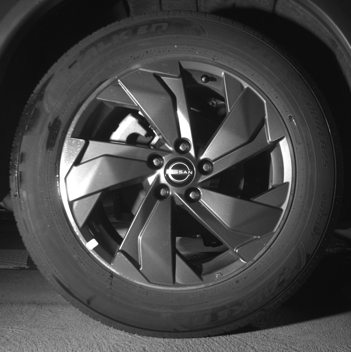 Used 2025 Nissan Rogue SV image 15