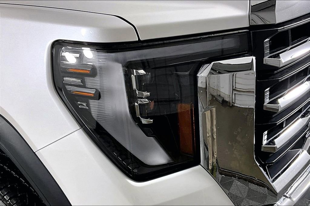 Used 2025 GMC Sierra 2500 SLT w/ SLT Premium Package AWD/4WD image 31