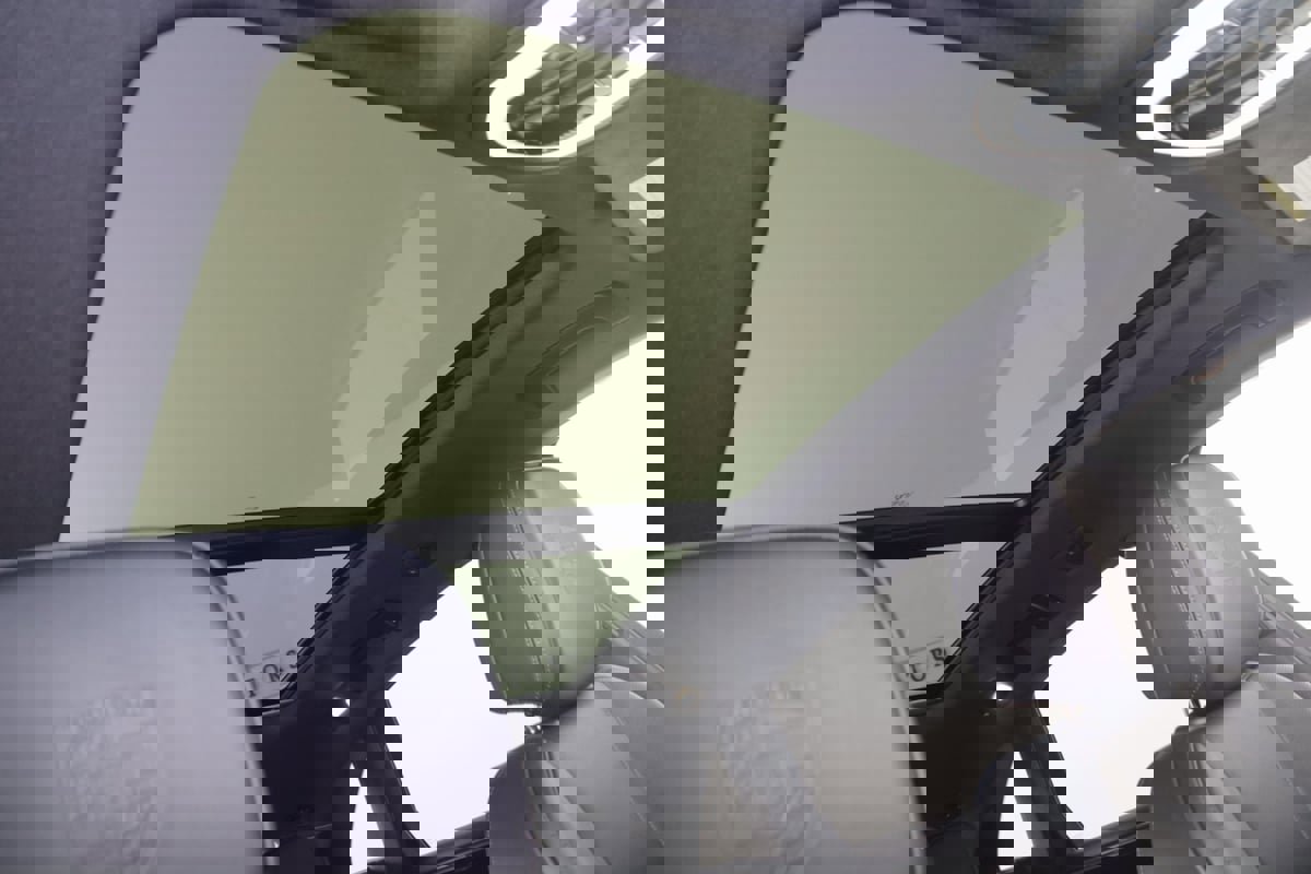 Used 2025 Porsche Macan image 11