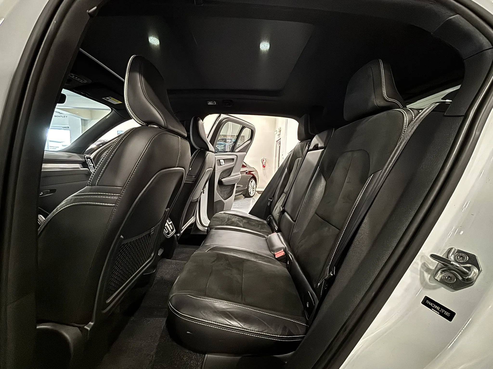 Used 2020 Volvo XC40 T4 R-Design FWD image 16