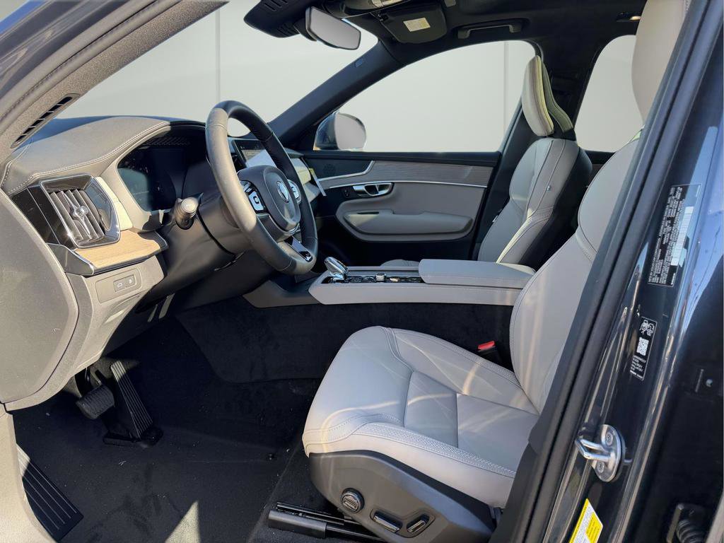 New 2026 Volvo XC90 T8 Plus w/ Protection Package Premier AWD/4WD image 15