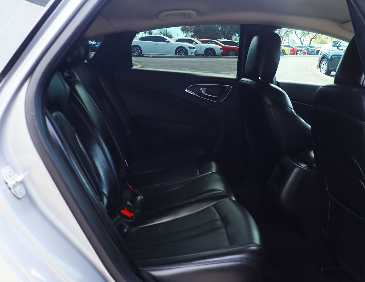 Used 2017 Chrysler 200 Limited Platinum image 27