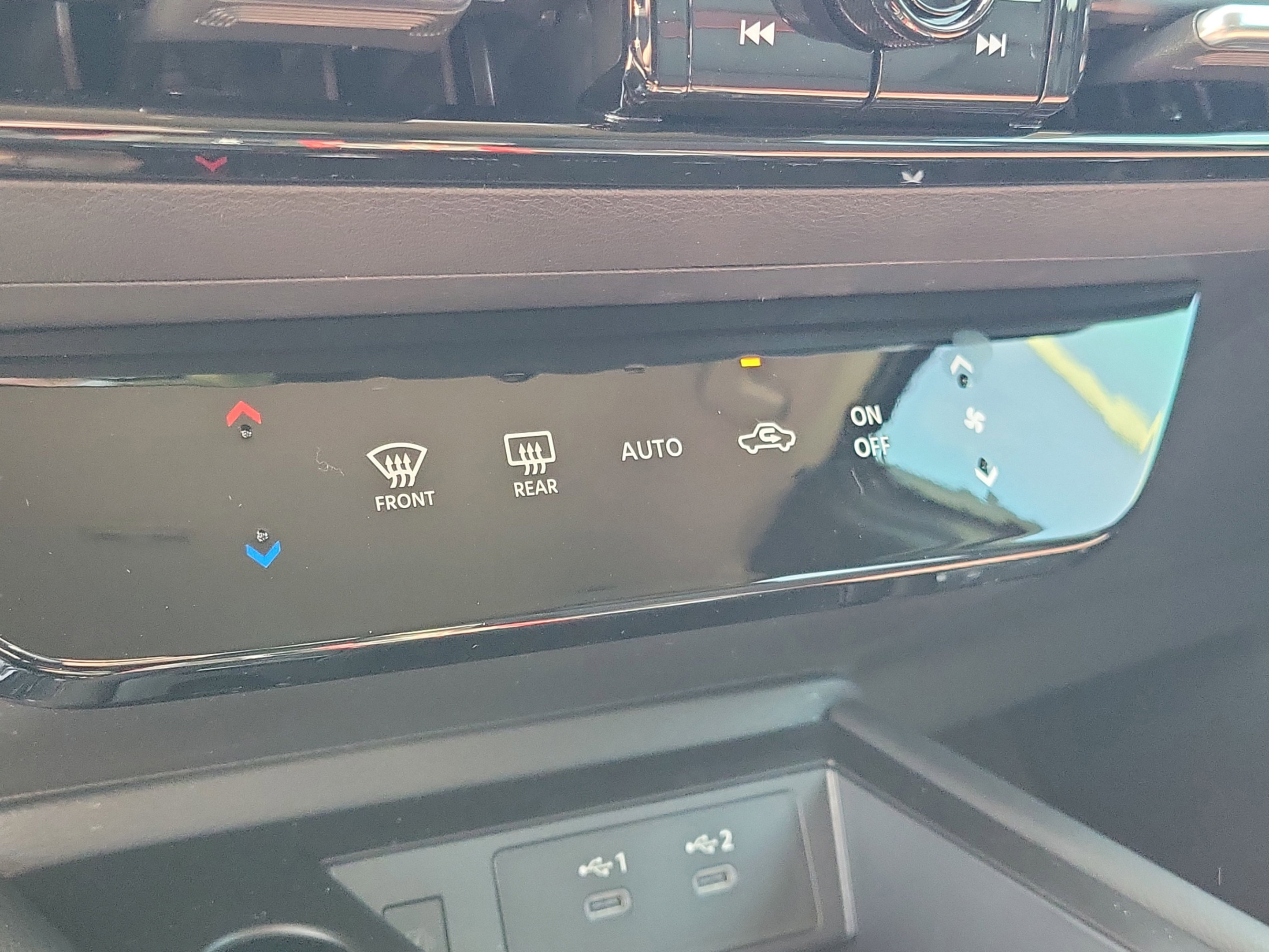 New 2025 Nissan Kicks SR FWD image 25