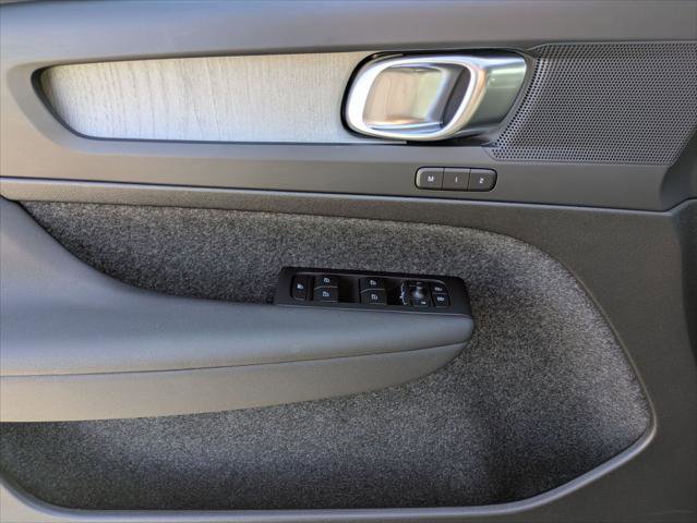 Used 2025 Volvo XC40 B5 Core w/ Protection Package Premier image 10