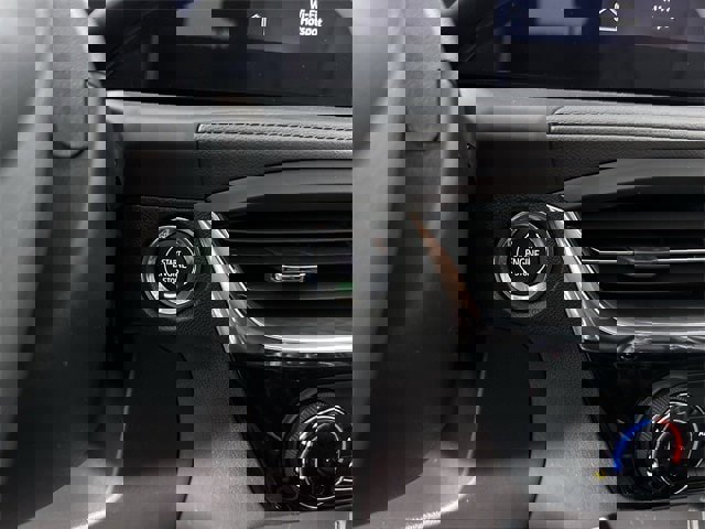 Used 2025 Buick Encore GX Sport Touring w/ Advanced Technology Package image 17