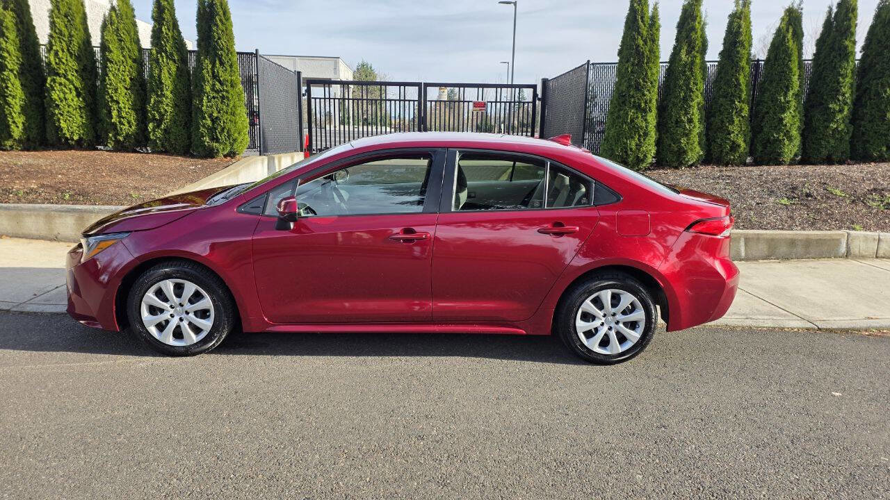 Used 2022 Toyota Corolla LE image 9