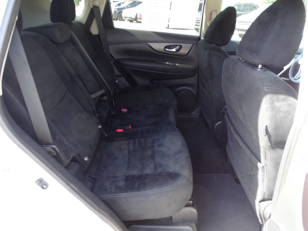 Used 2016 Nissan Rogue SV image 31