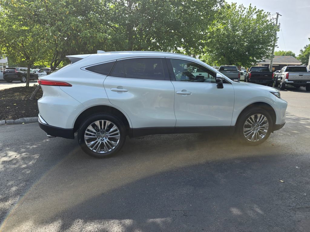 Used 2023 Toyota Venza XLE AWD/4WD image 9