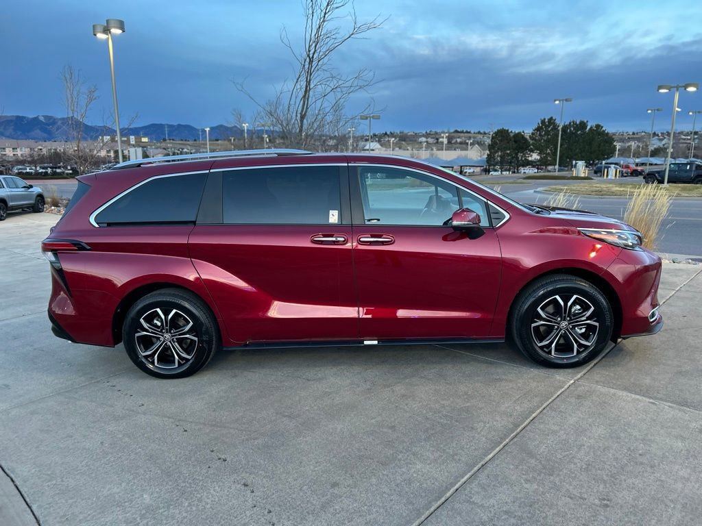 Used 2026 Toyota Sienna Platinum image 9