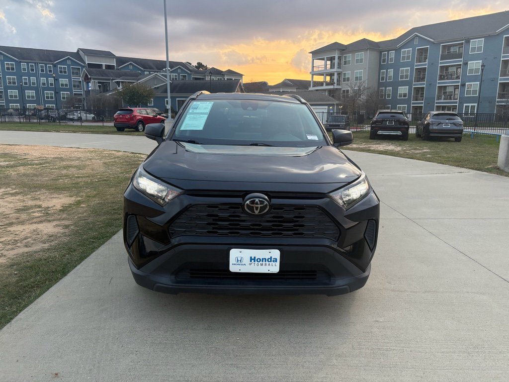 Used 2019 Toyota RAV4 LE image 3