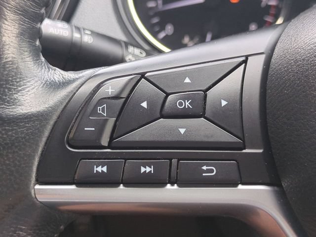 Used 2017 Nissan Rogue SV w/ SV Premium Package AWD/4WD image 25