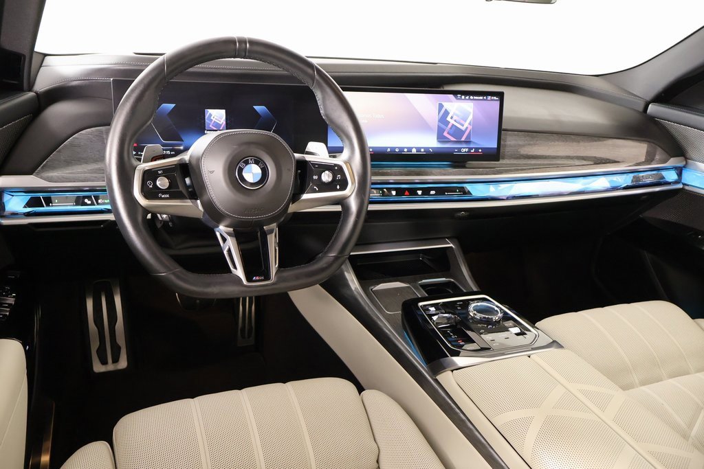 Used 2024 BMW 760i xDrive image 2