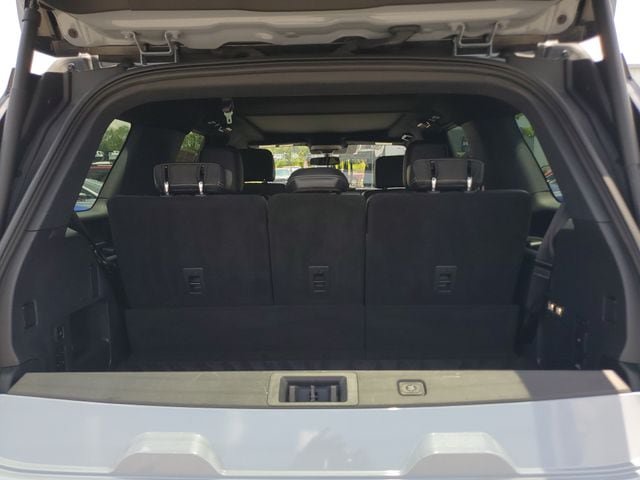 Used 2025 Ford Expedition Platinum w/ Stealth Appearance Package AWD/4WD image 10