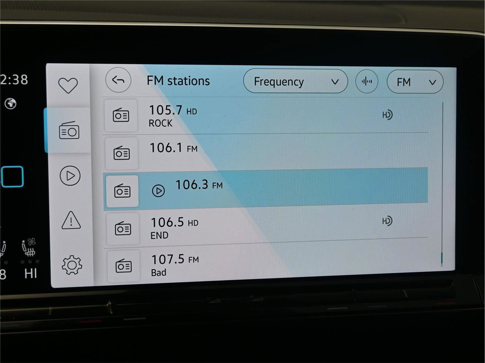 Used 2025 Volkswagen Atlas Cross Sport SE image 7