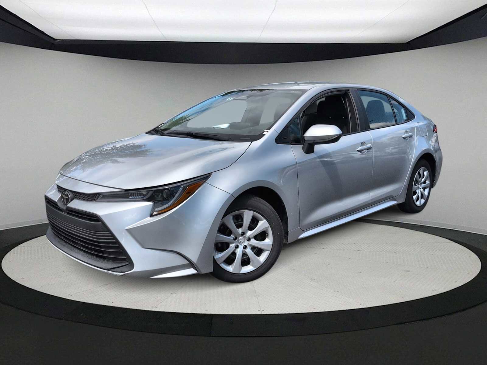 Used 2024 Toyota Corolla LE image 1