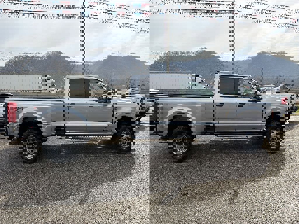 Used 2024 Ford F350 XLT image 2