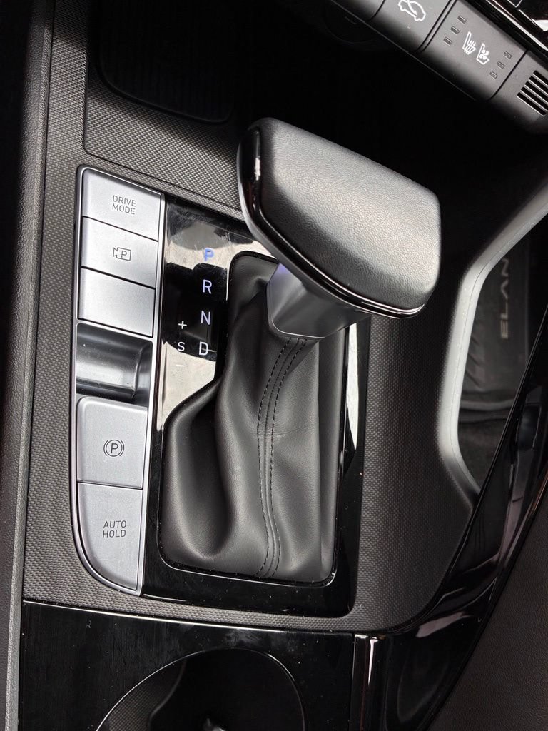 Used 2025 Hyundai Elantra Limited FWD image 36