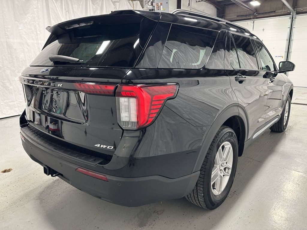 Used 2025 Ford Explorer Active AWD/4WD image 7