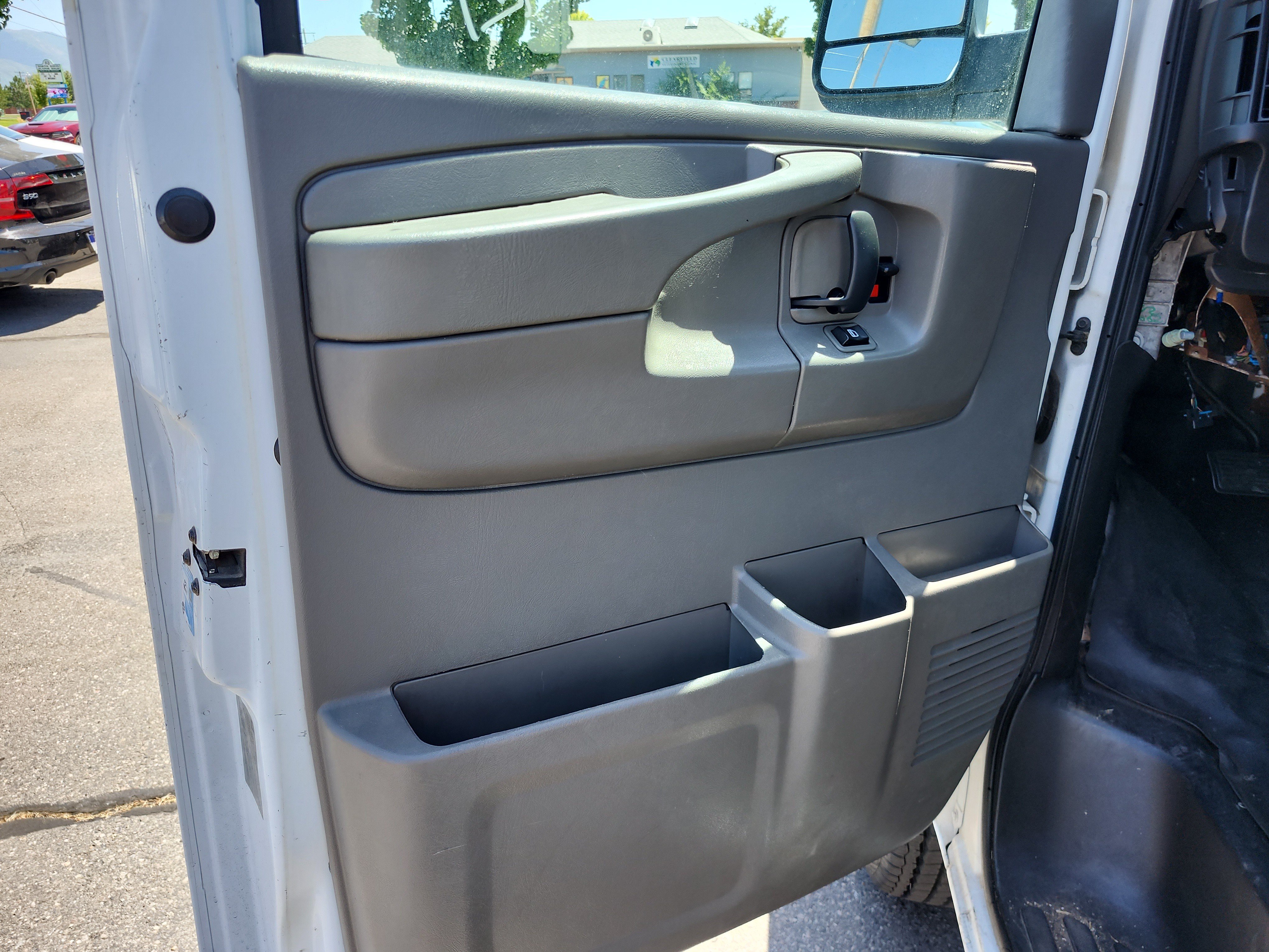 Used 2015 Chevrolet Express 3500 Extended RWD image 15