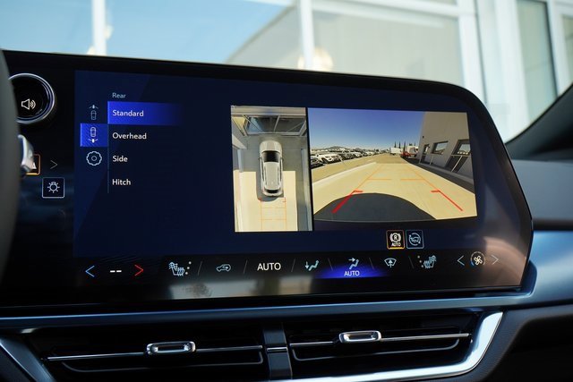 New 2026 Chevrolet Equinox EV LT image 18