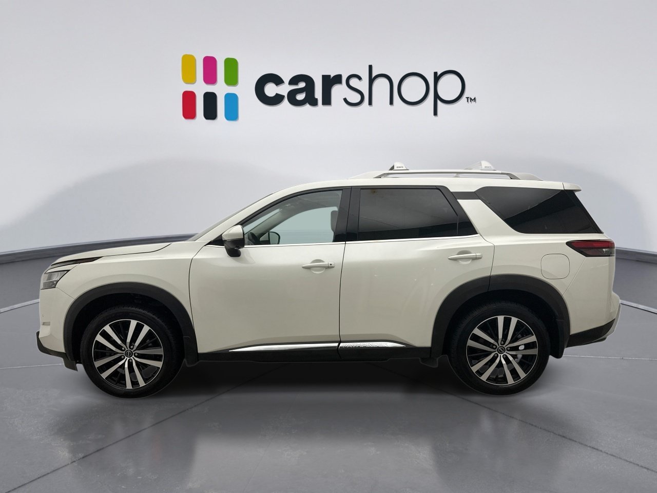 Used 2023 Nissan Pathfinder Platinum w/ Cargo Package AWD/4WD image 2