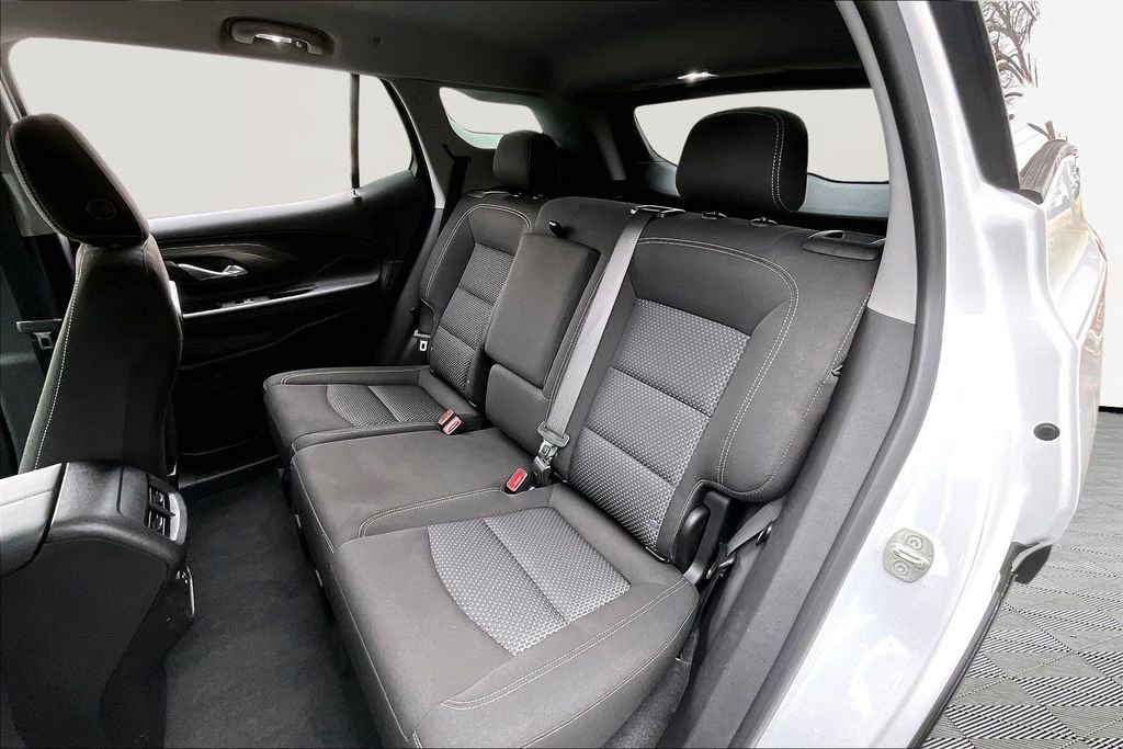 Used 2023 GMC Terrain SLE w/ Driver Convenience Package image 16