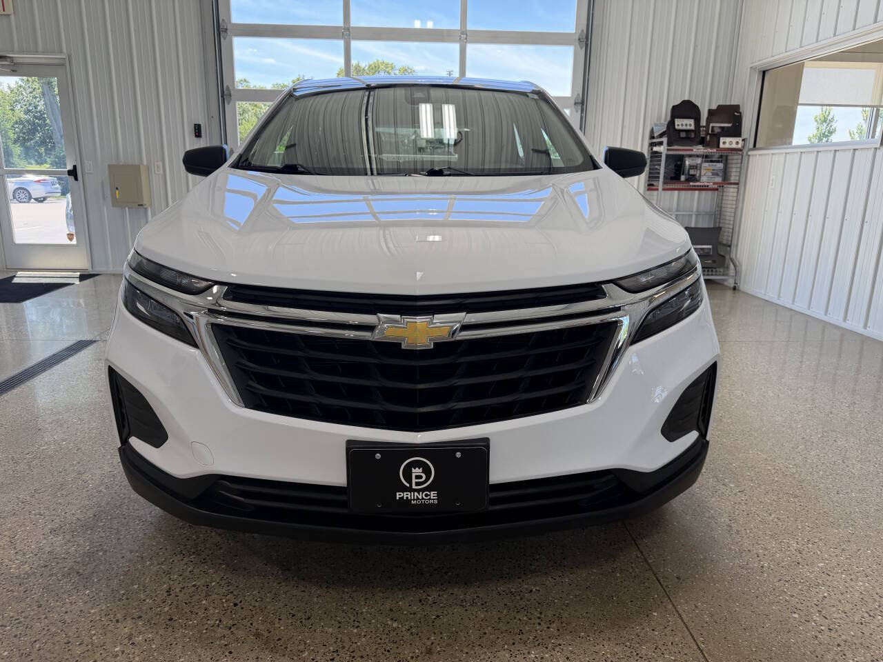 Used 2022 Chevrolet Equinox LS w/ LS Convenience Package AWD/4WD image 7