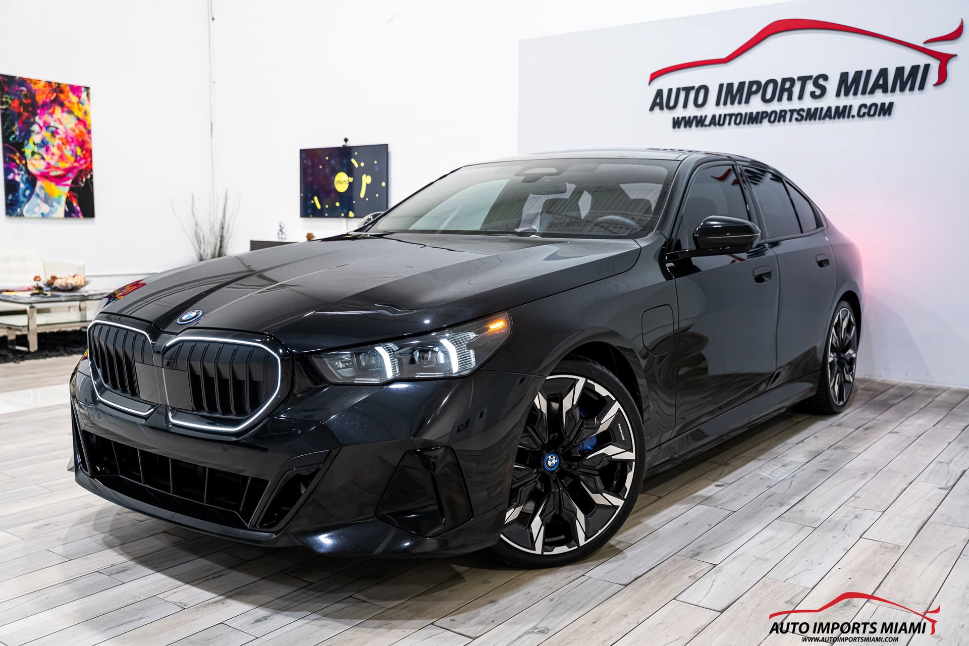 Used 2025 BMW 550e xDrive w/ Executive Package AWD/4WD image 1