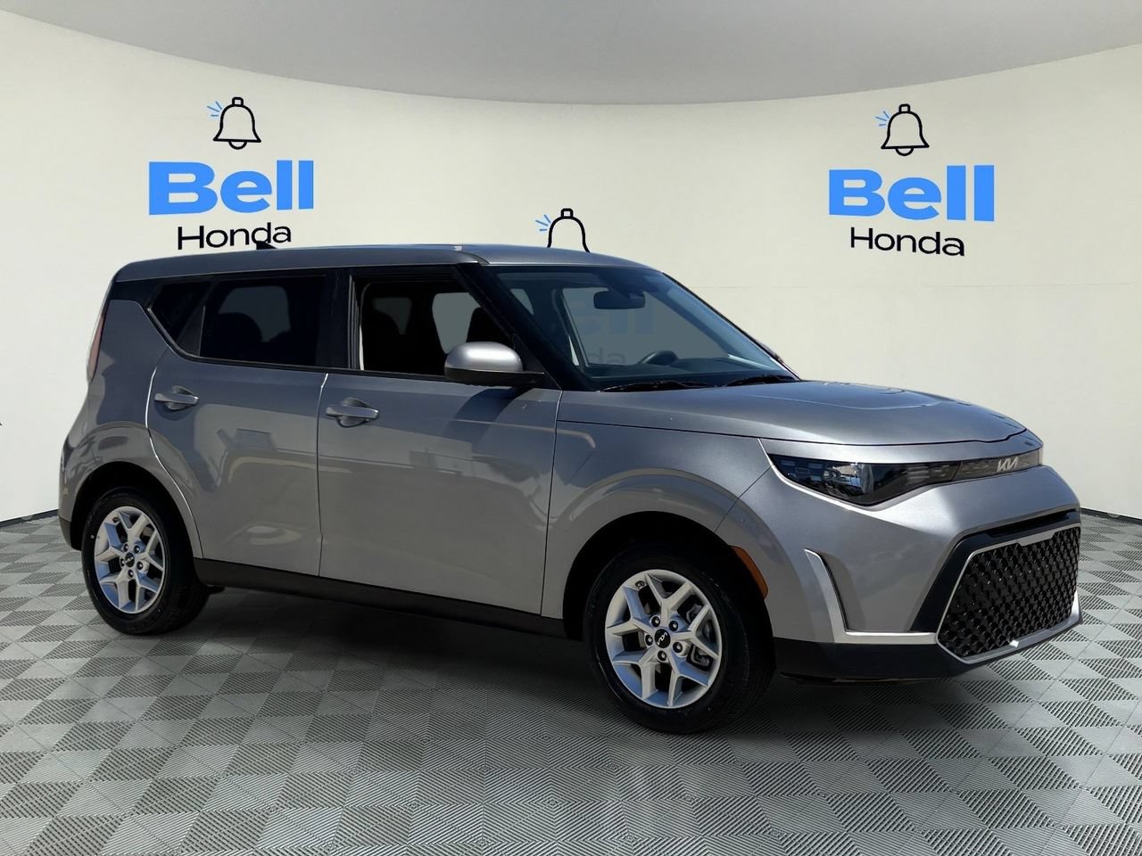 Used 2025 Kia Soul LX w/ LX Technology Package FWD image 6