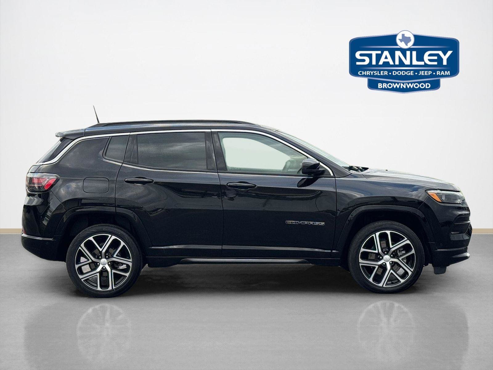 Used 2024 Jeep Compass Limited w/ Elite Group AWD/4WD image 8